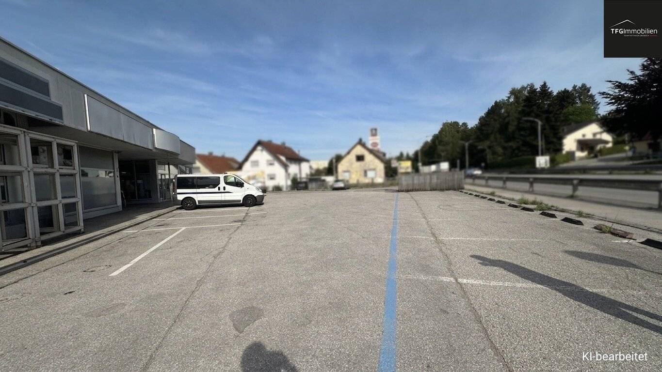 Verkaufsfläche mit Stellplätzen und Wärmepumpenheizung