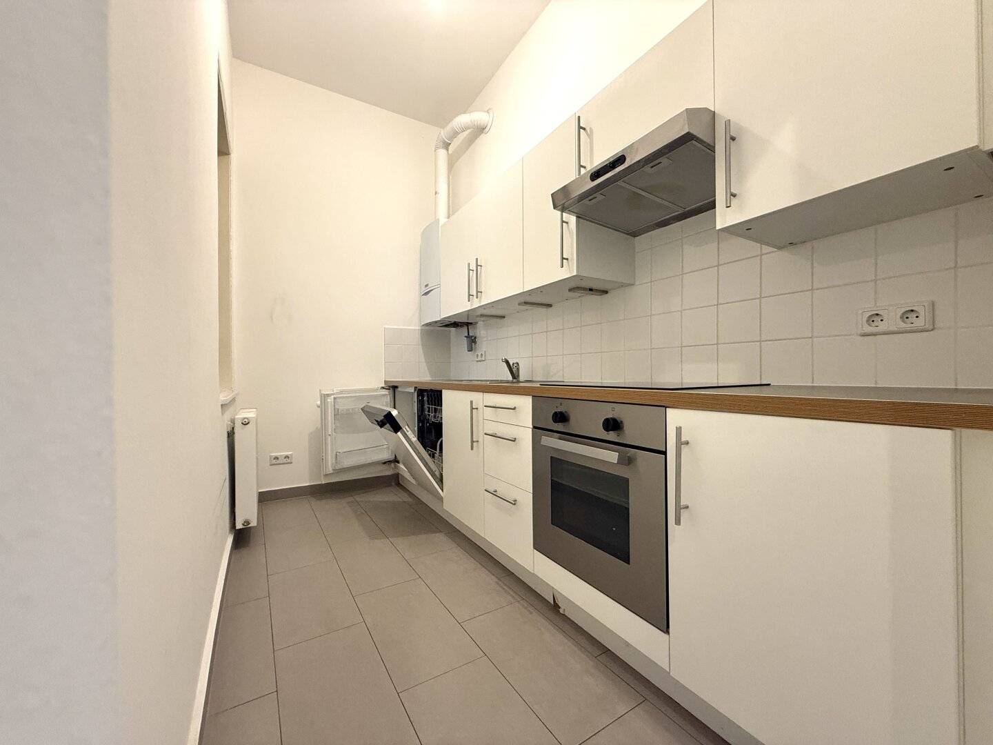 Charmante Altbauwohnung mit hoher Decke und separater Küche
