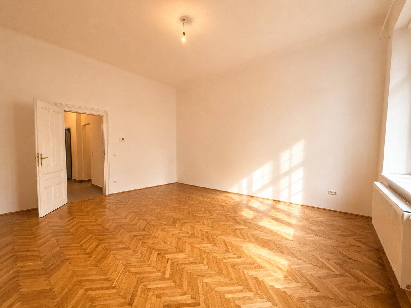 Charmante Altbauwohnung mit hoher Decke und separater Küche