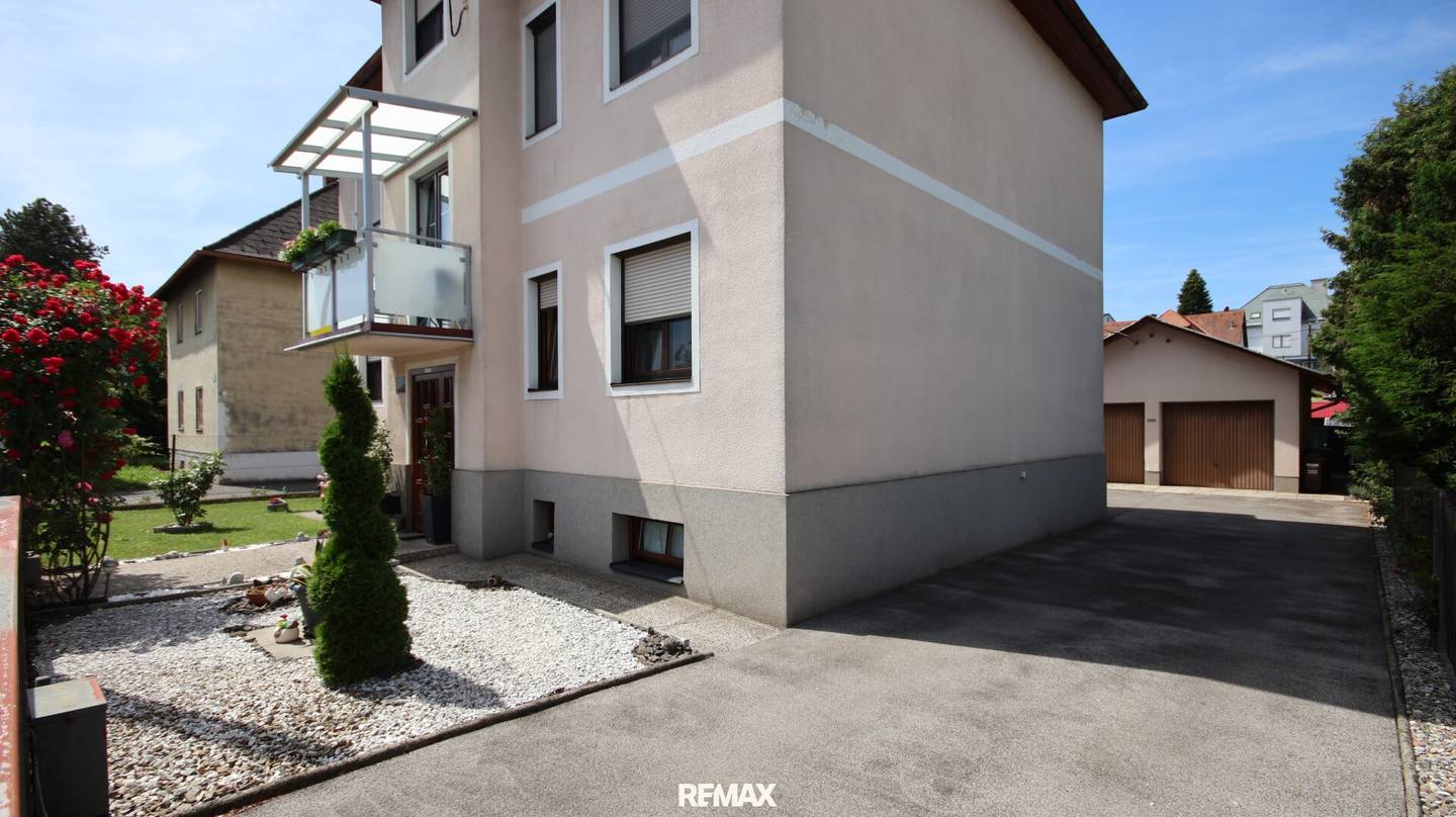 Mehrfamilienhaus mit Garten Pool und Garage