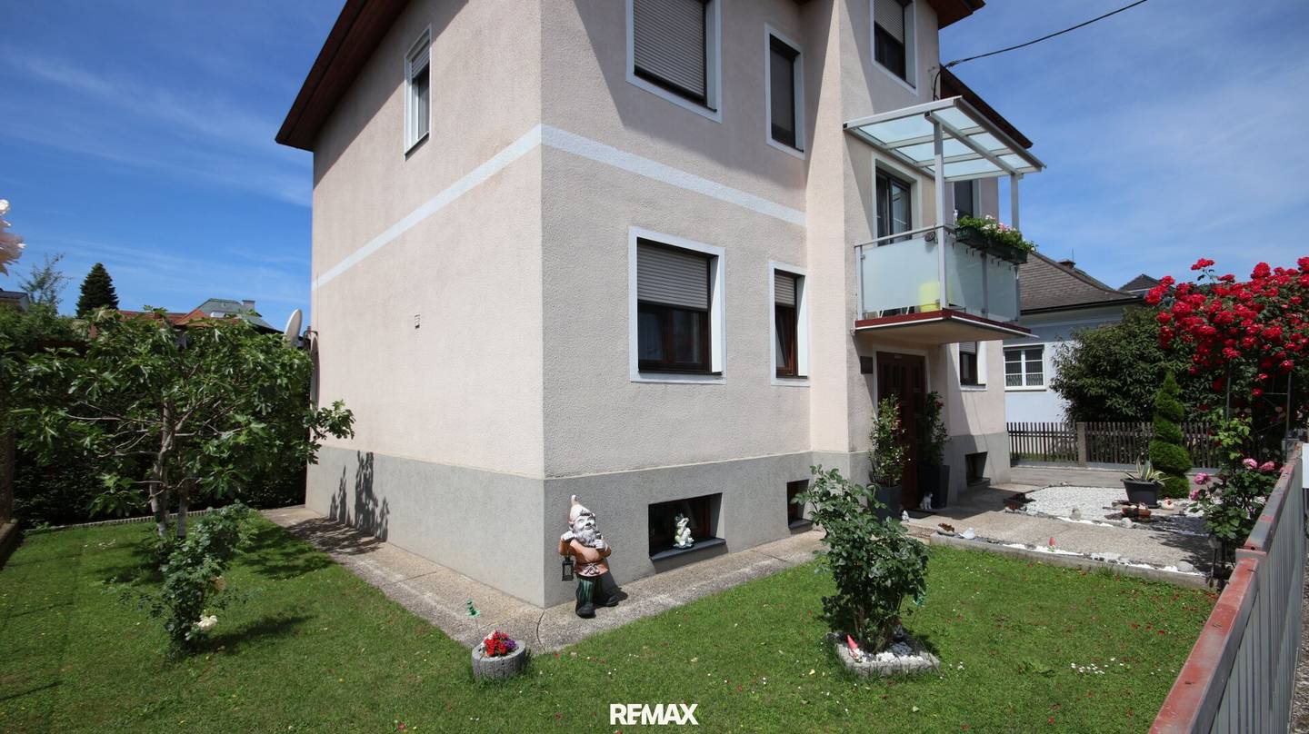 Mehrfamilienhaus mit Garten Pool und Garage