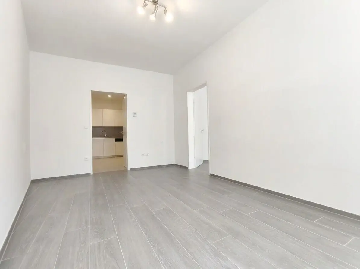 Saniertes Altbauwohnung mit Küche und Kellerabteil