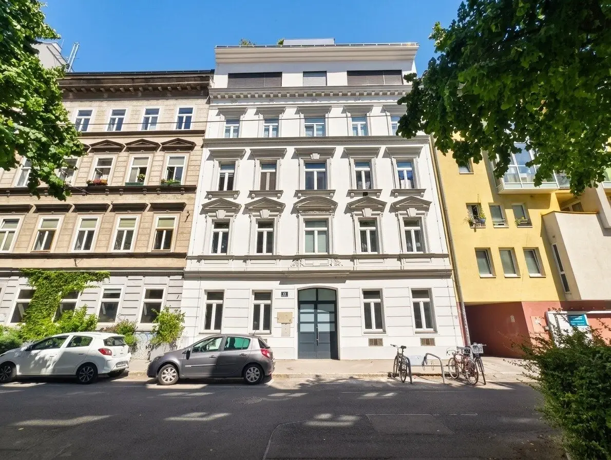 Saniertes Altbauwohnung mit Küche und Kellerabteil