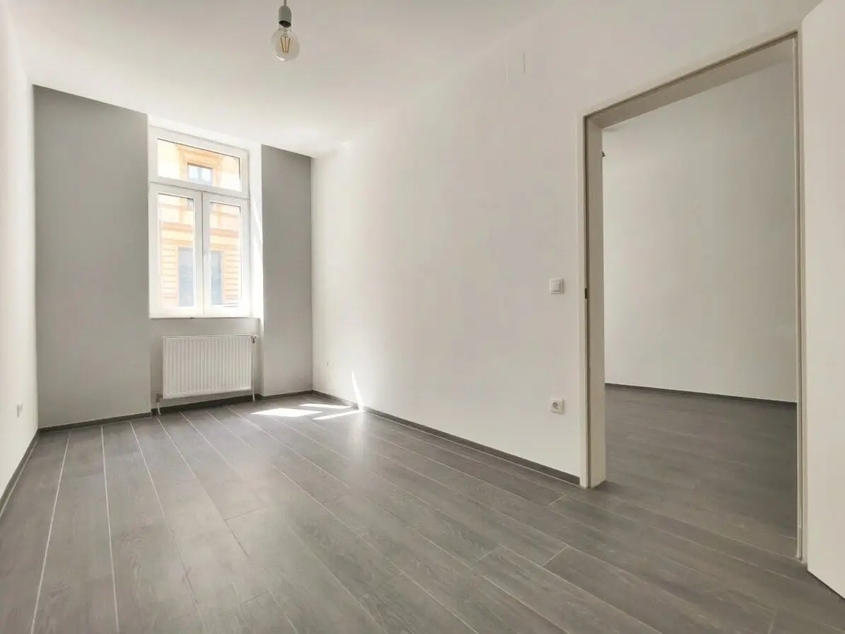 Saniertes Altbauwohnung mit Küche und Kellerabteil