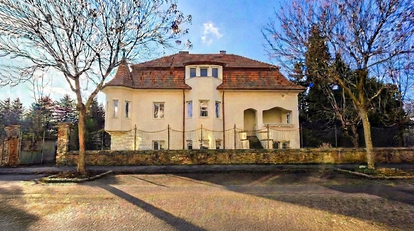 Gründerzeitvilla mit Garten und Garage in Stockerau