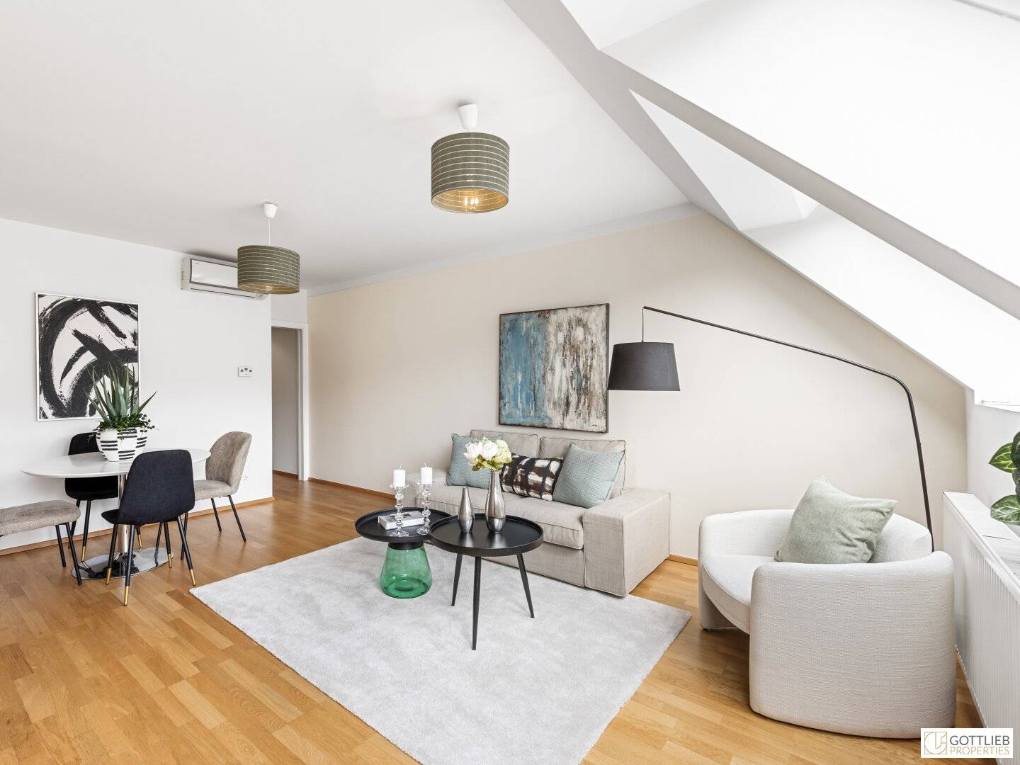 Sonnendurchflutete Dachgeschosswohnung im Servitenviertel