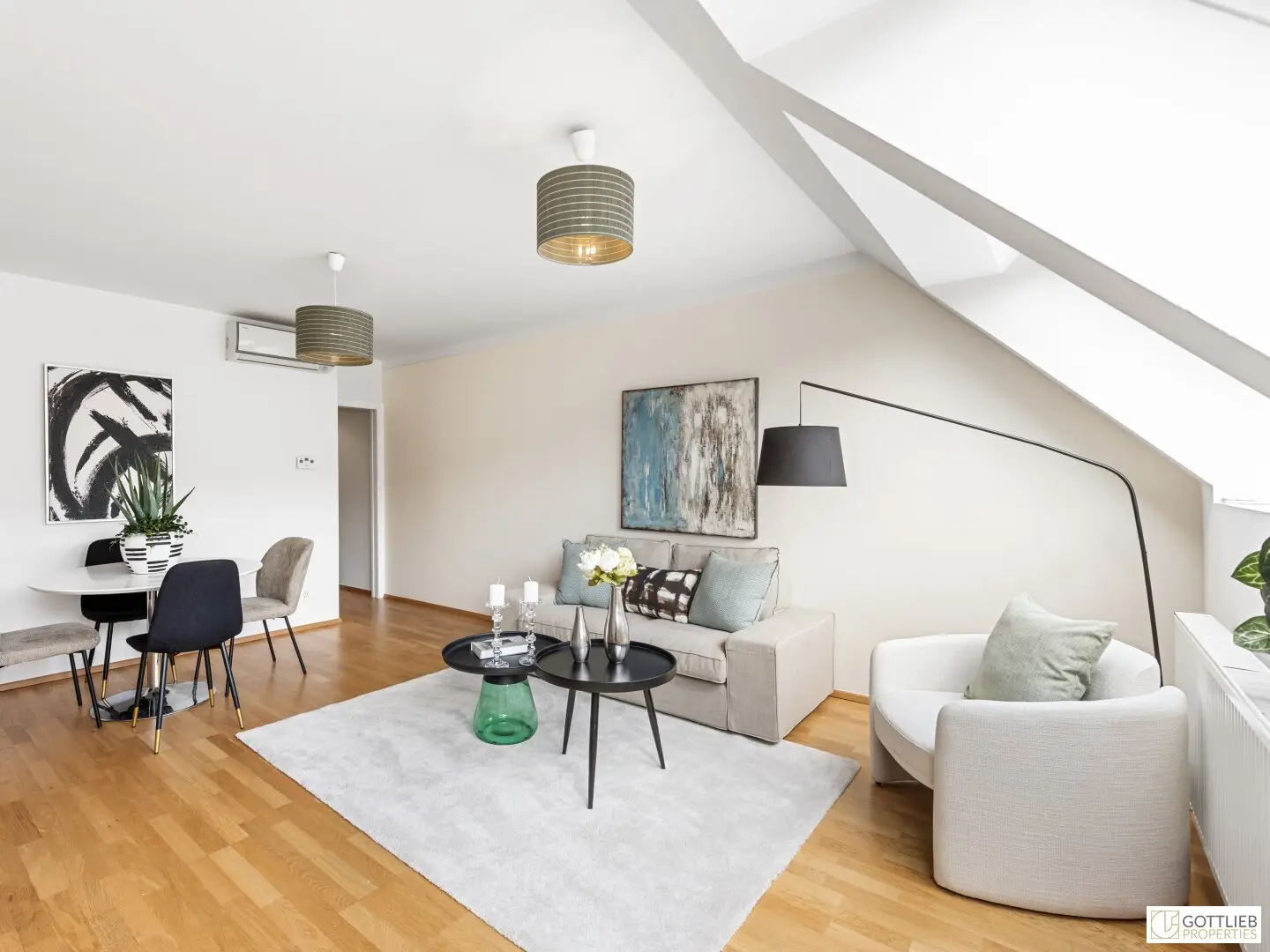 Bestlage Servitenviertel! Sonnendurchflutete 2-Zimmer-Dachgeschoss-Wohnung in Ruhelage