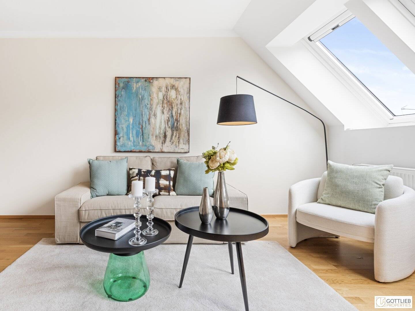 Sonnendurchflutete Dachgeschosswohnung im Servitenviertel