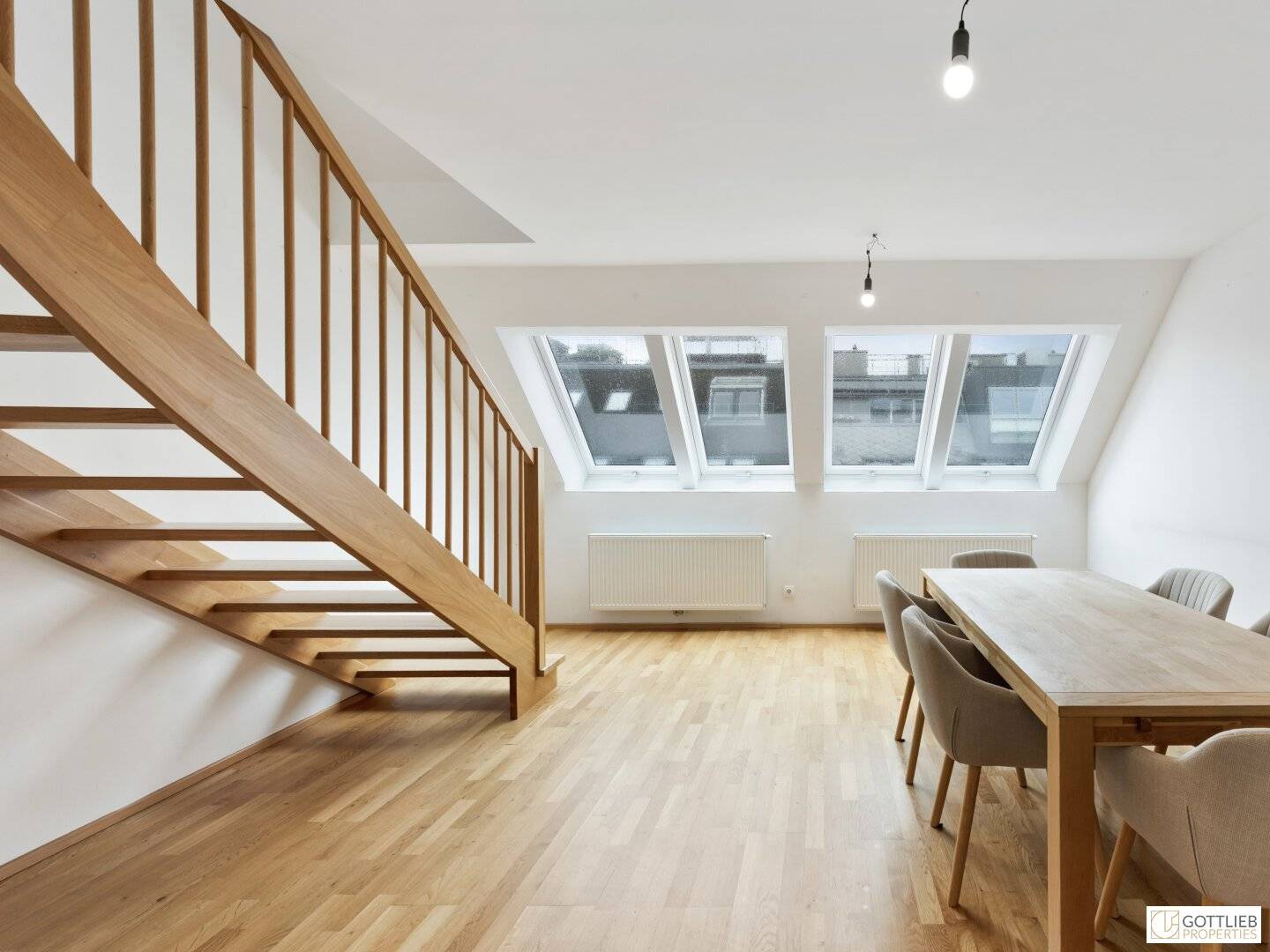 Sunlit attic apartment with air conditioning in Servitenviertel