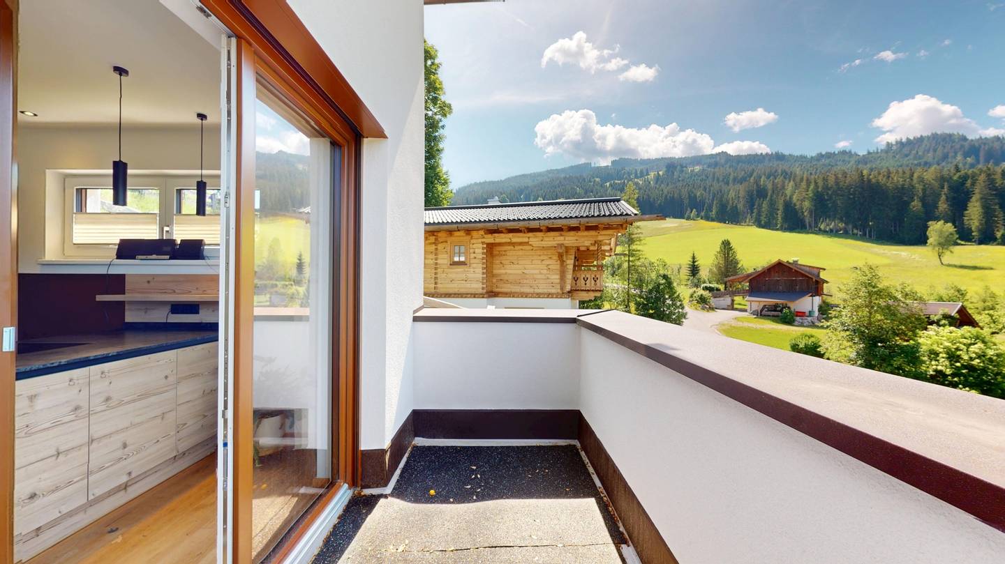 Einfamilienhaus mit Einliegerwohnung und Terrasse in Berglage