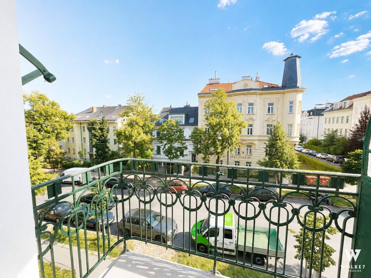 Sanierte Altbauwohnung mit Balkon und Fußbodenheizung