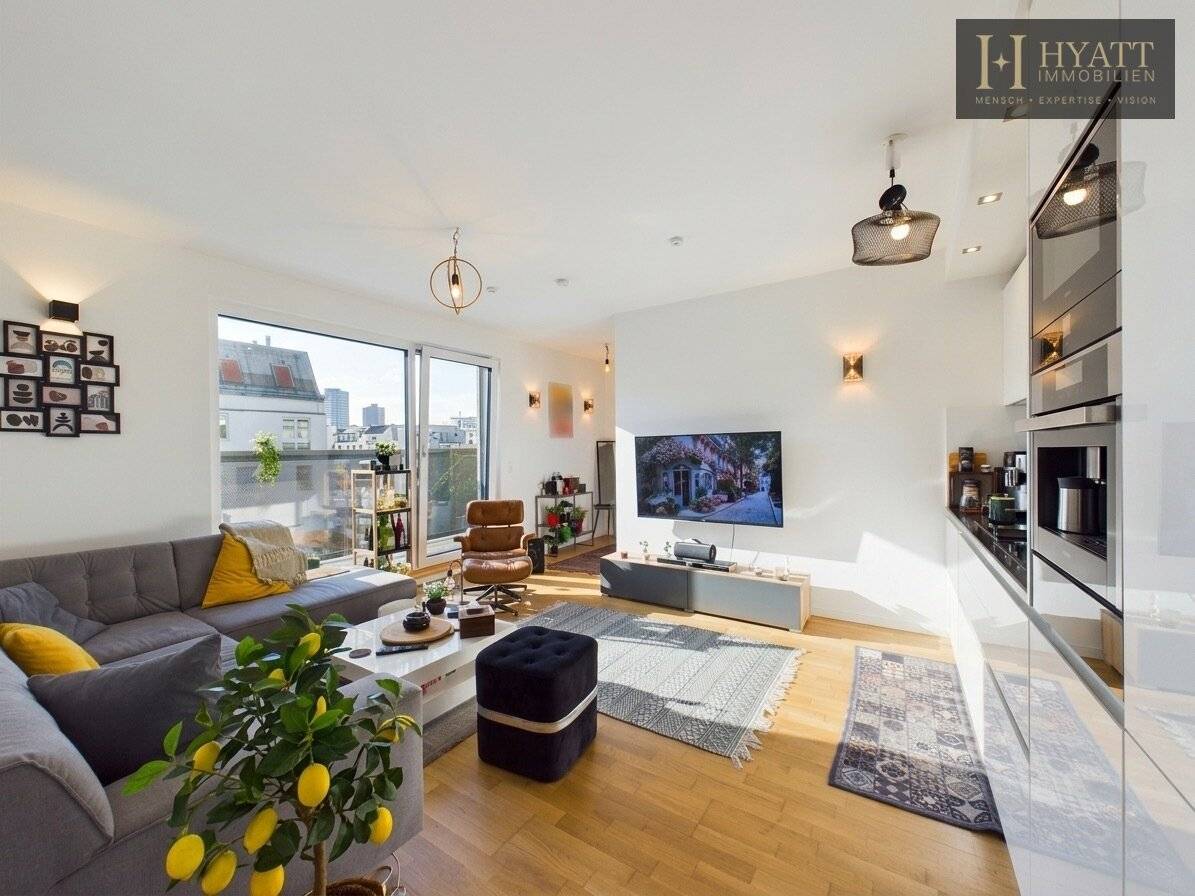Like-new penthouse apartment with balcony and terrace