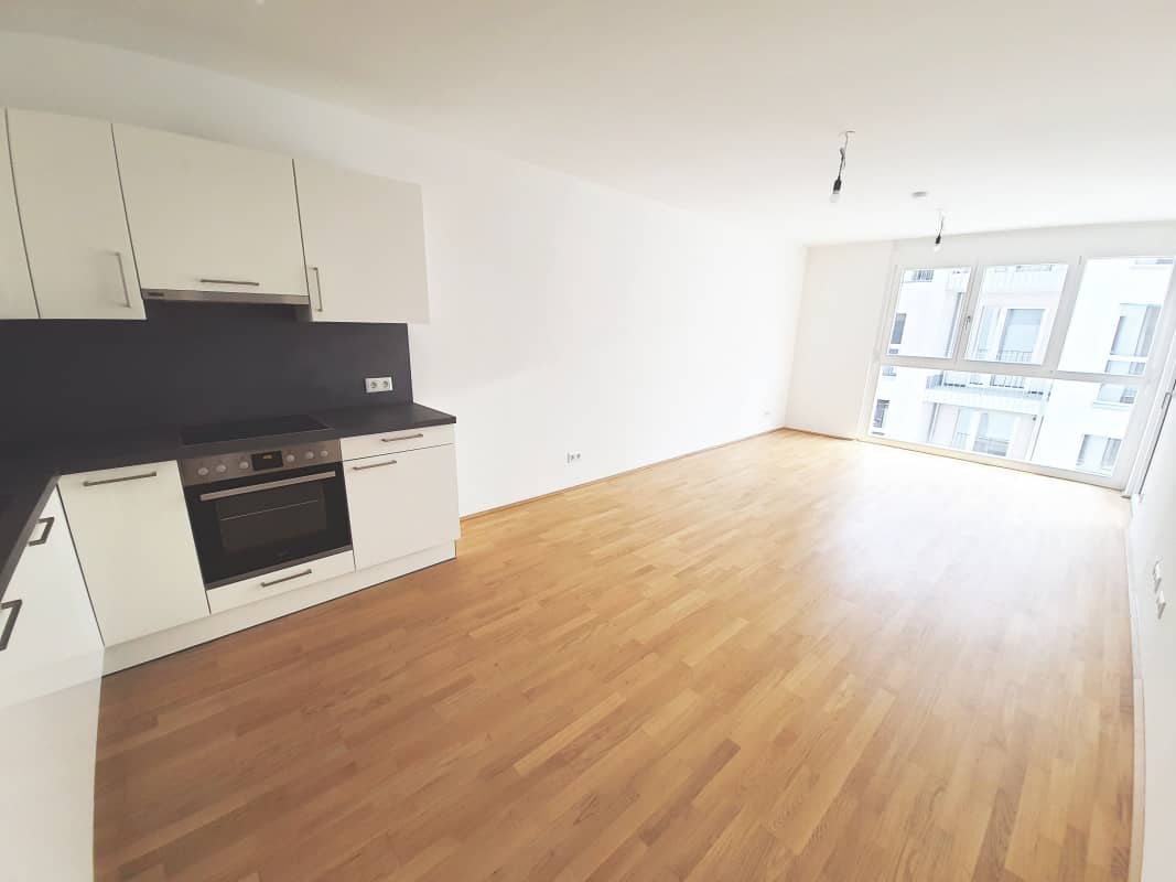 Neubauwohnung mit Loggia und Parkettboden