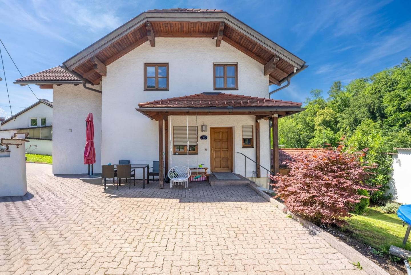 Multi-family house with double garage near Gaisberg