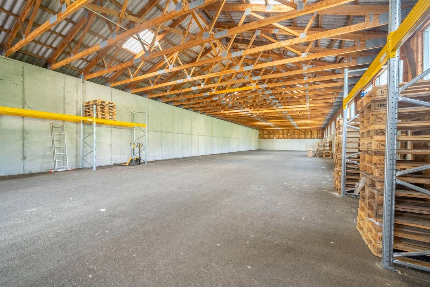Spacious Workshop Hall with Excellent Access near Salzburg