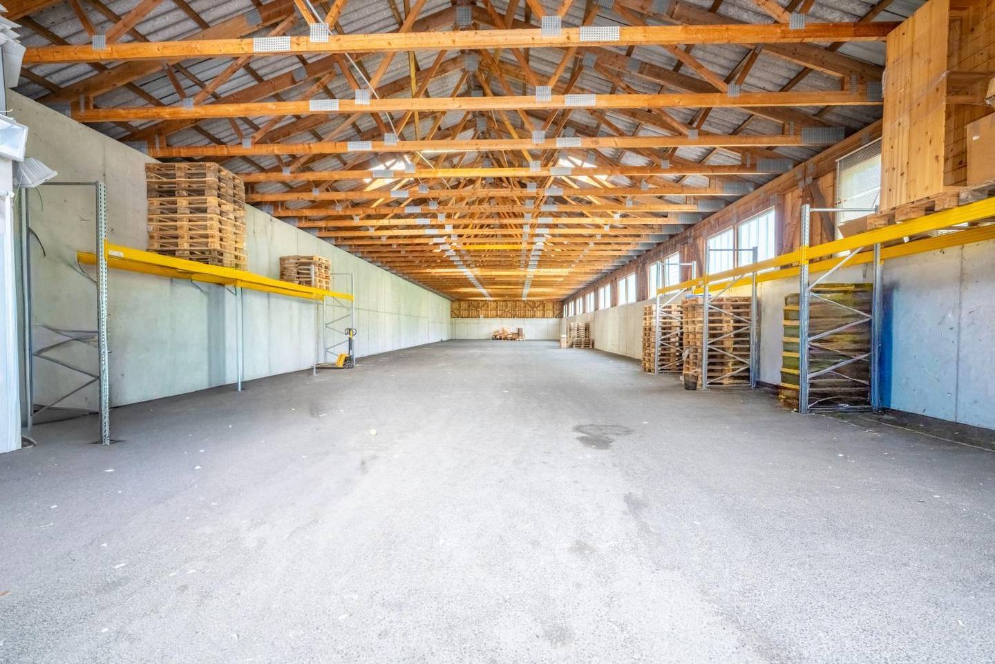 Spacious Workshop Hall with Excellent Access near Salzburg