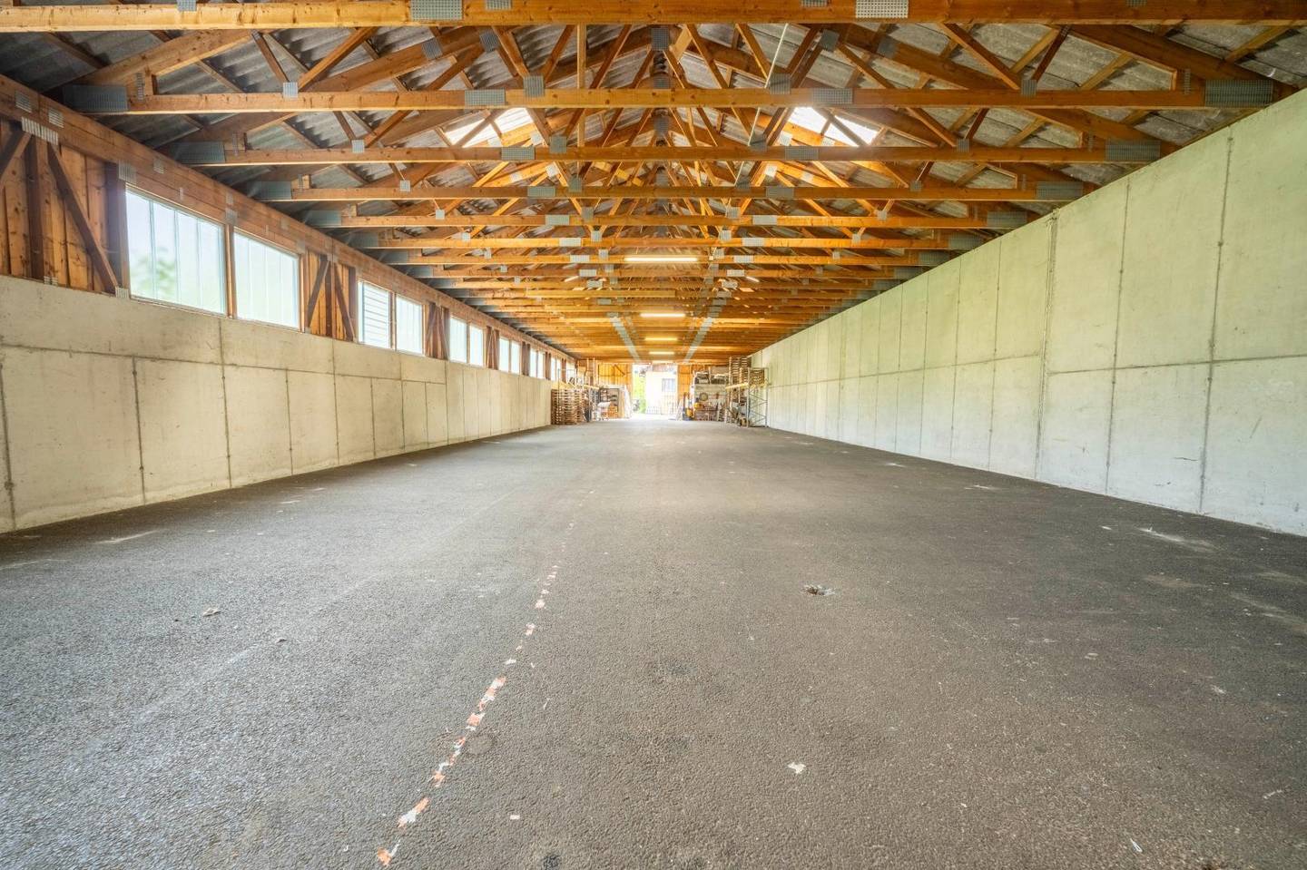 Spacious Workshop Hall with Excellent Access near Salzburg