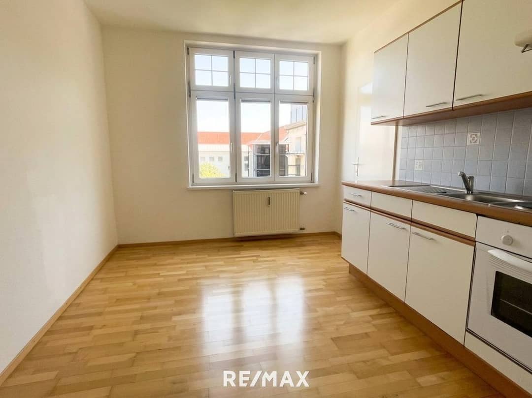 Hofseitige Wohnung mit Parkett und Fernwärme