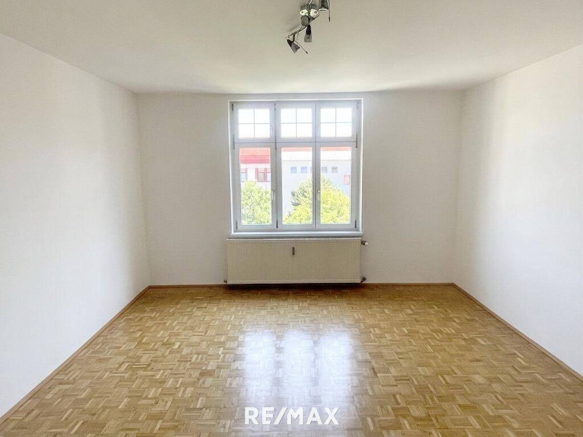 Hofseitige Wohnung mit Parkett und Fernwärme
