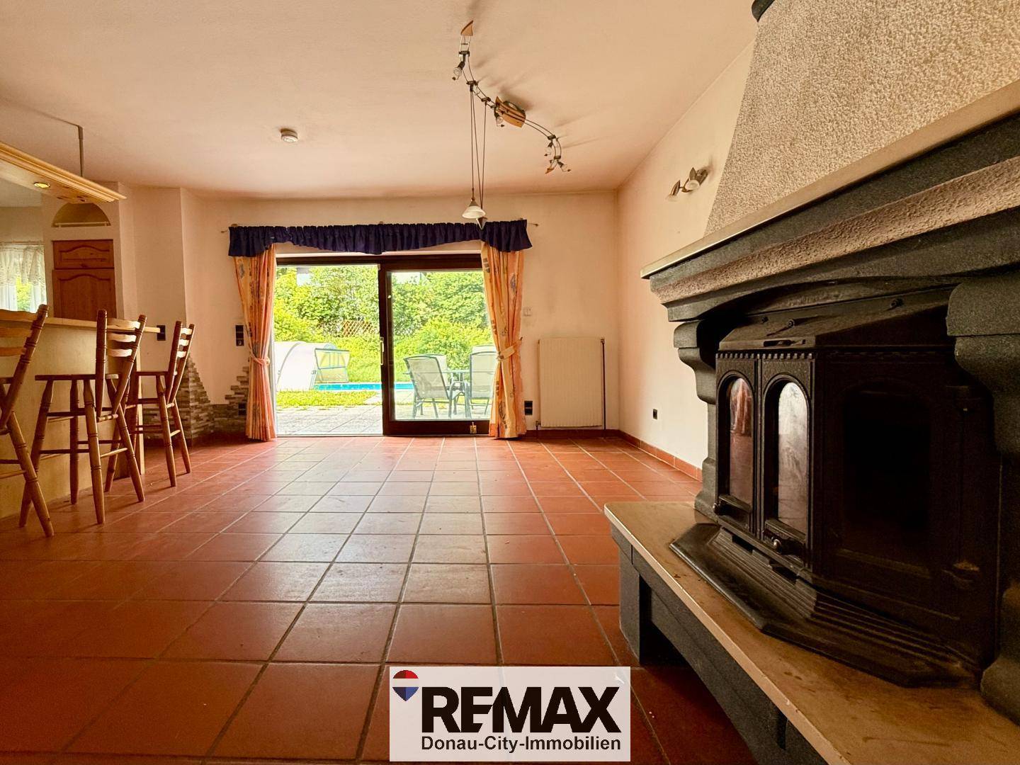 Einfamilienhaus mit Pool und Sauna am Waldrand
