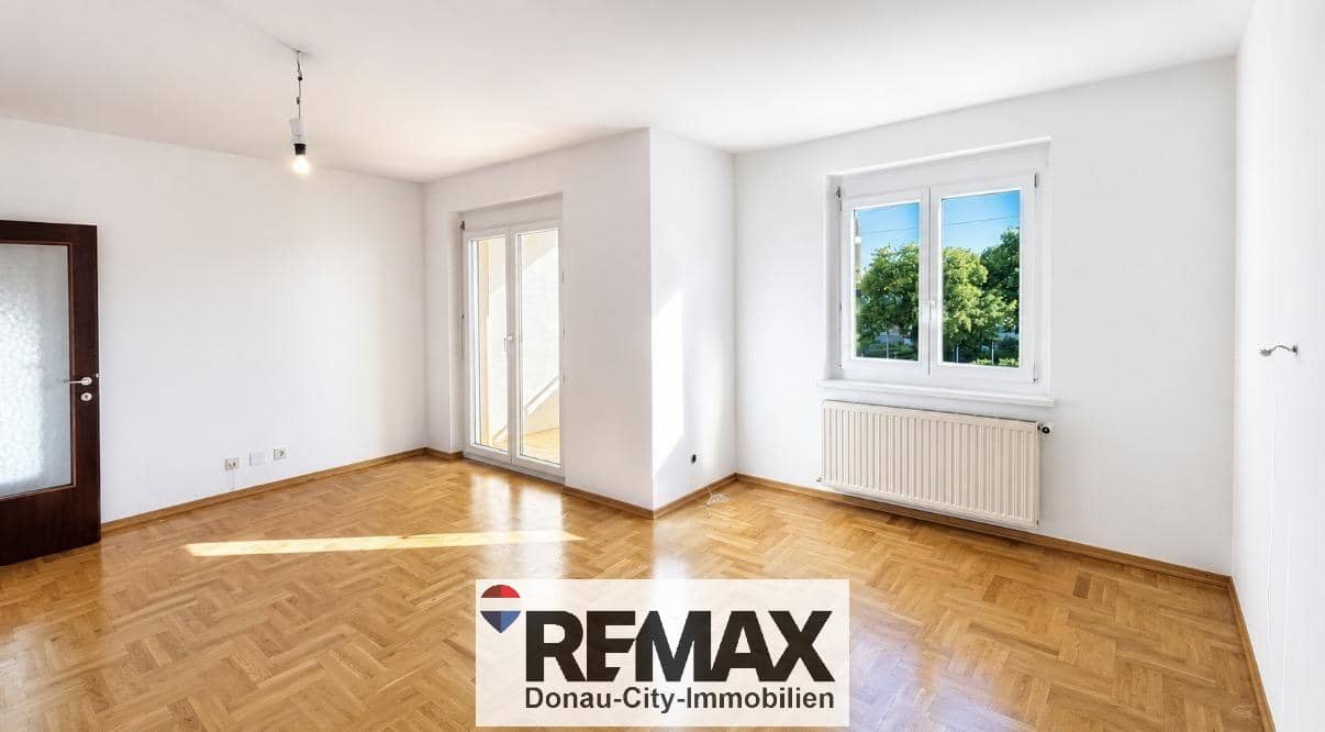 Gepflegte Wohnung mit Loggia und Parkettboden