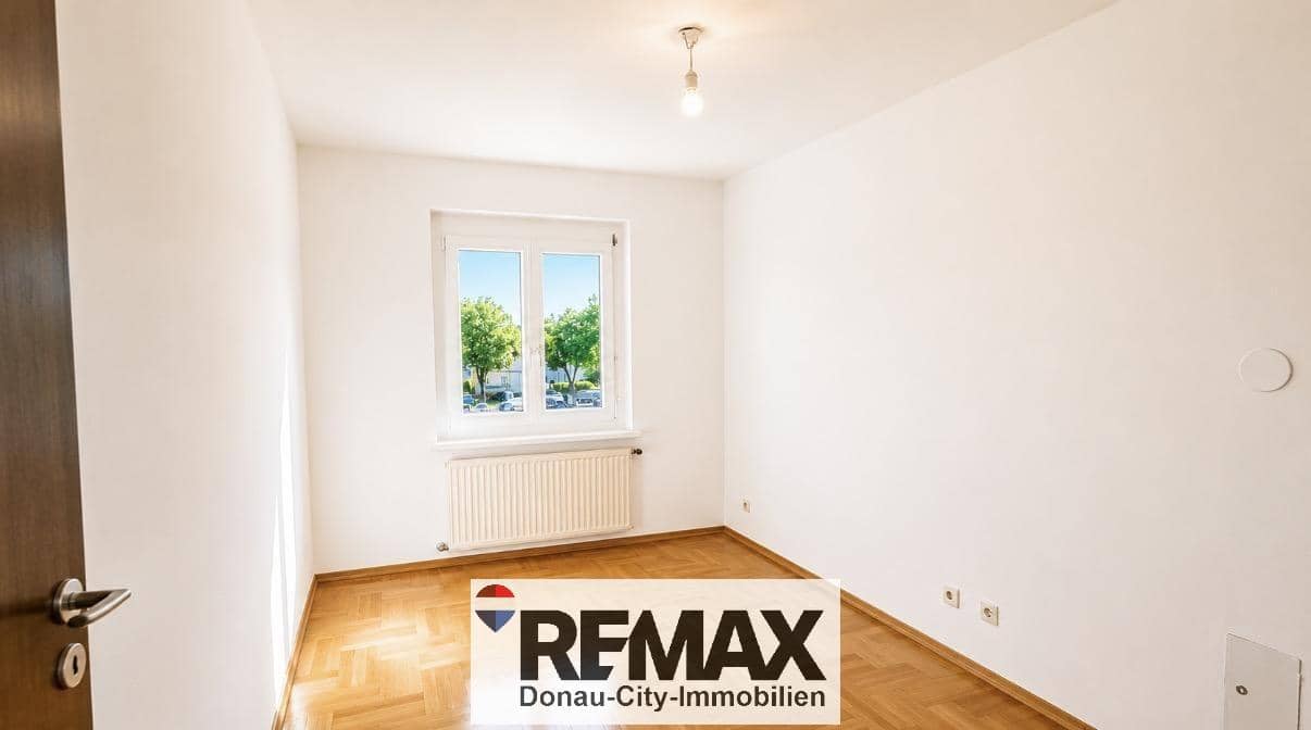 Gepflegte Wohnung mit Loggia und Parkettboden