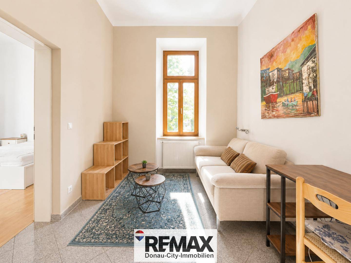 Altbau Apartment with Courtyard View near City Hall