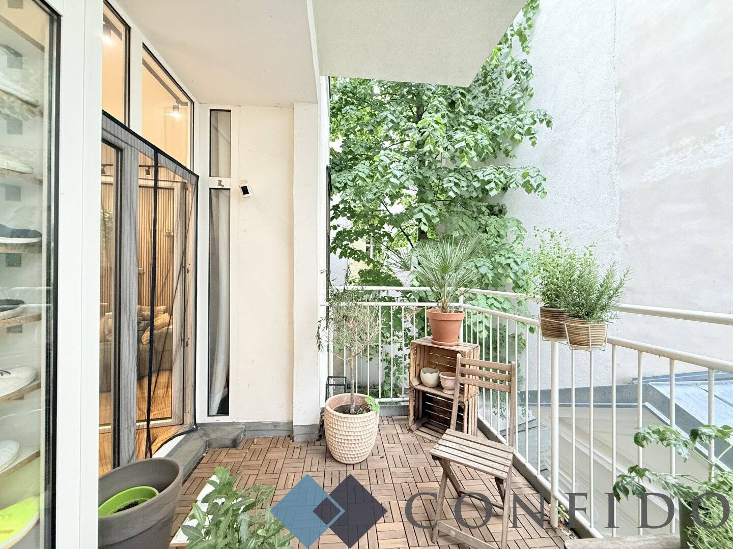 Wohnung im Biedermeierhaus mit Loggia und Balkon