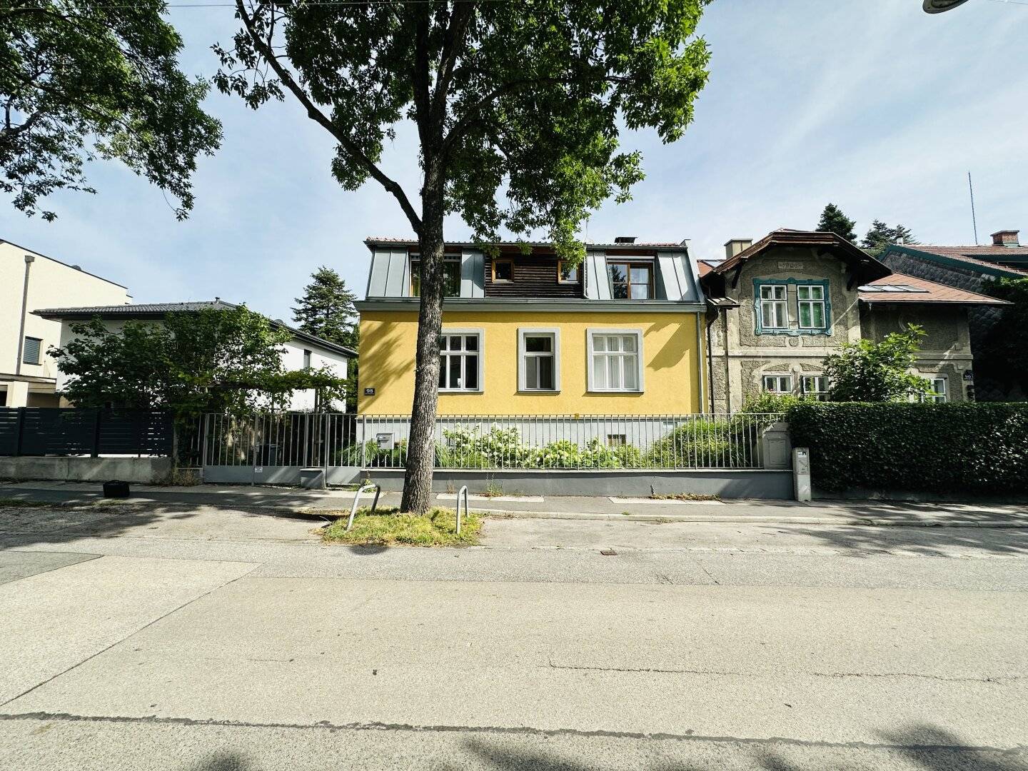 Einfamilienhaus mit großem Garten und Terrasse in Maurer Lage