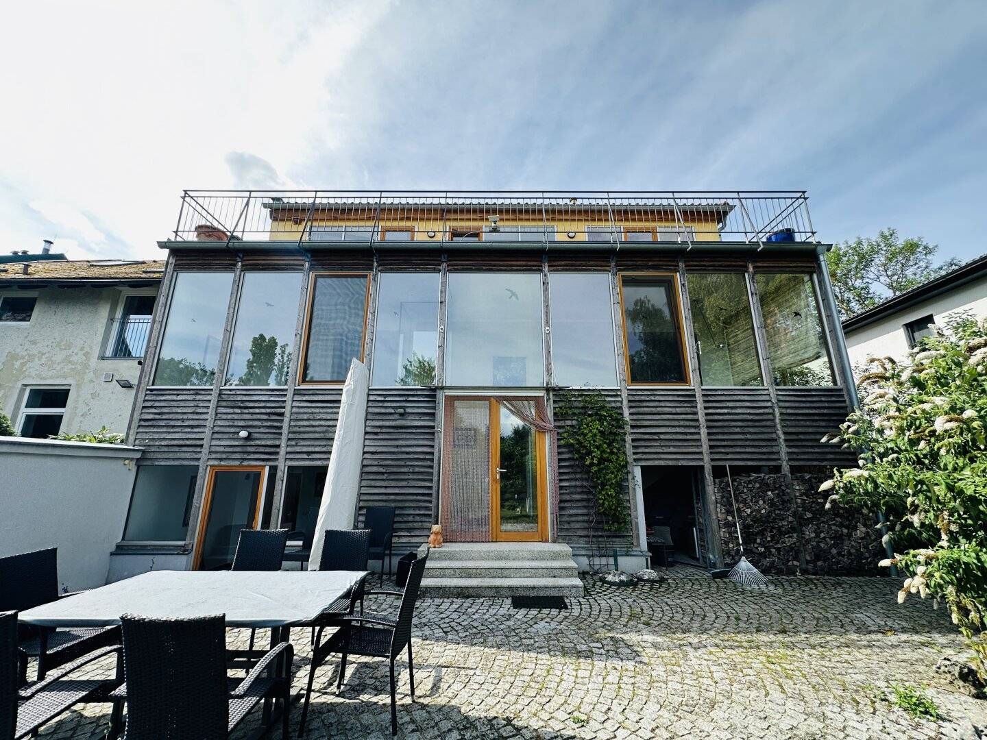 Einfamilienhaus mit großem Garten und Terrasse in Maurer Lage