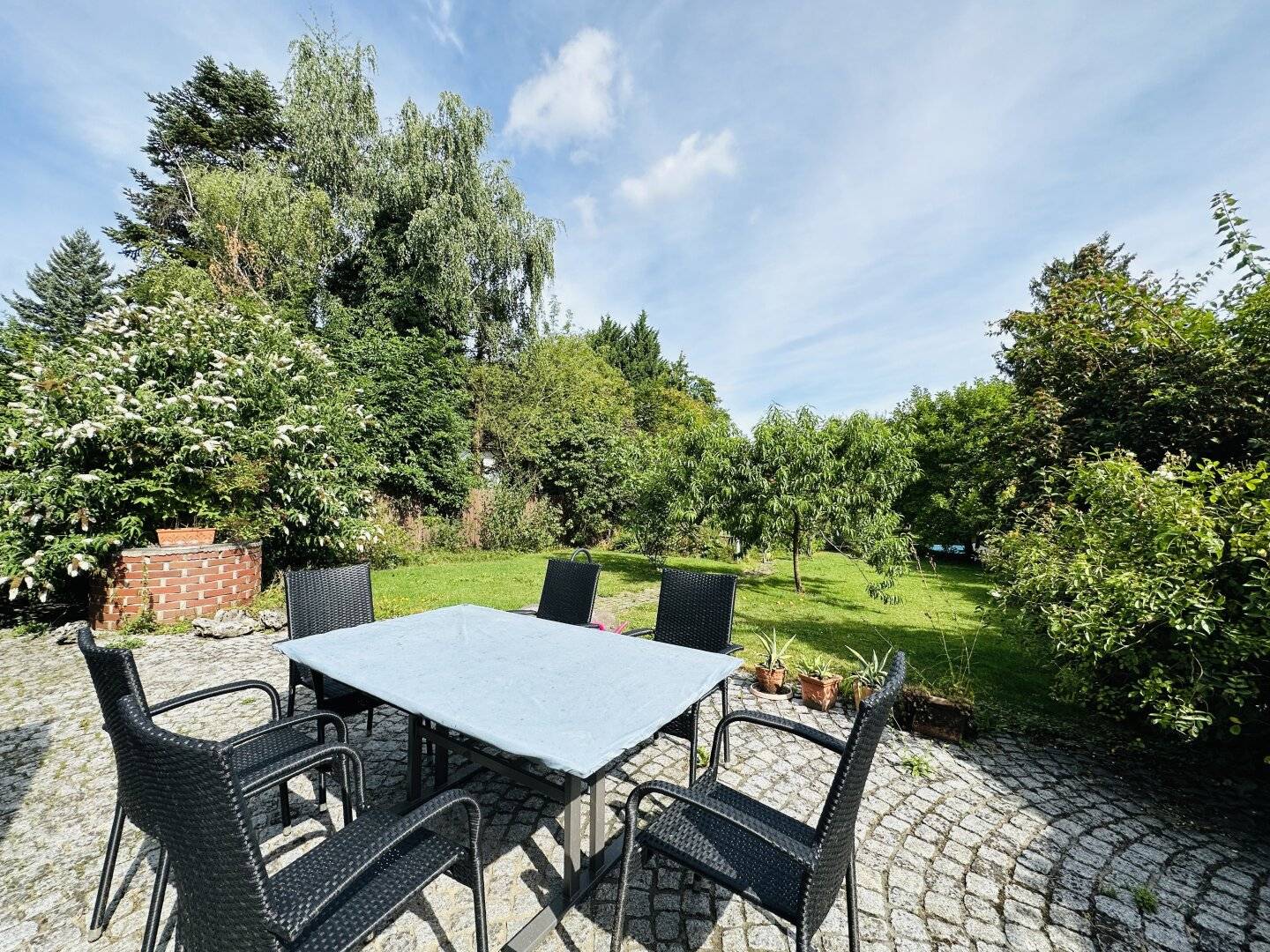Einfamilienhaus mit großem Garten und Terrasse in Maurer Lage