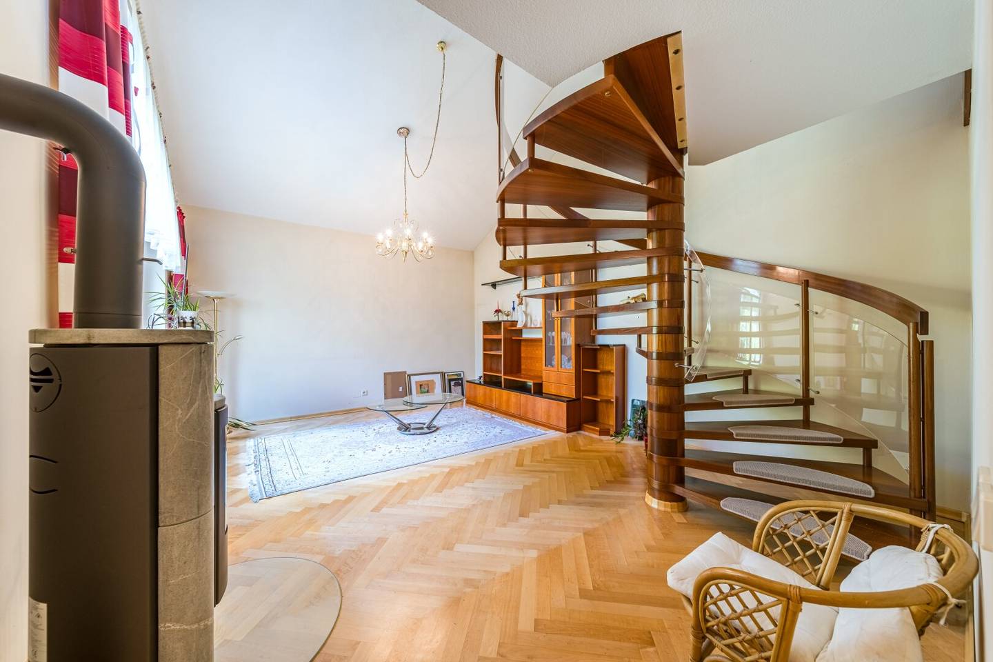 Townhouse with gallery and garden in green setting