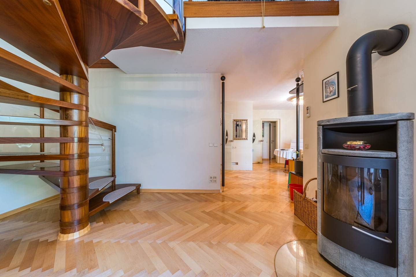 Townhouse with gallery and garden in green setting