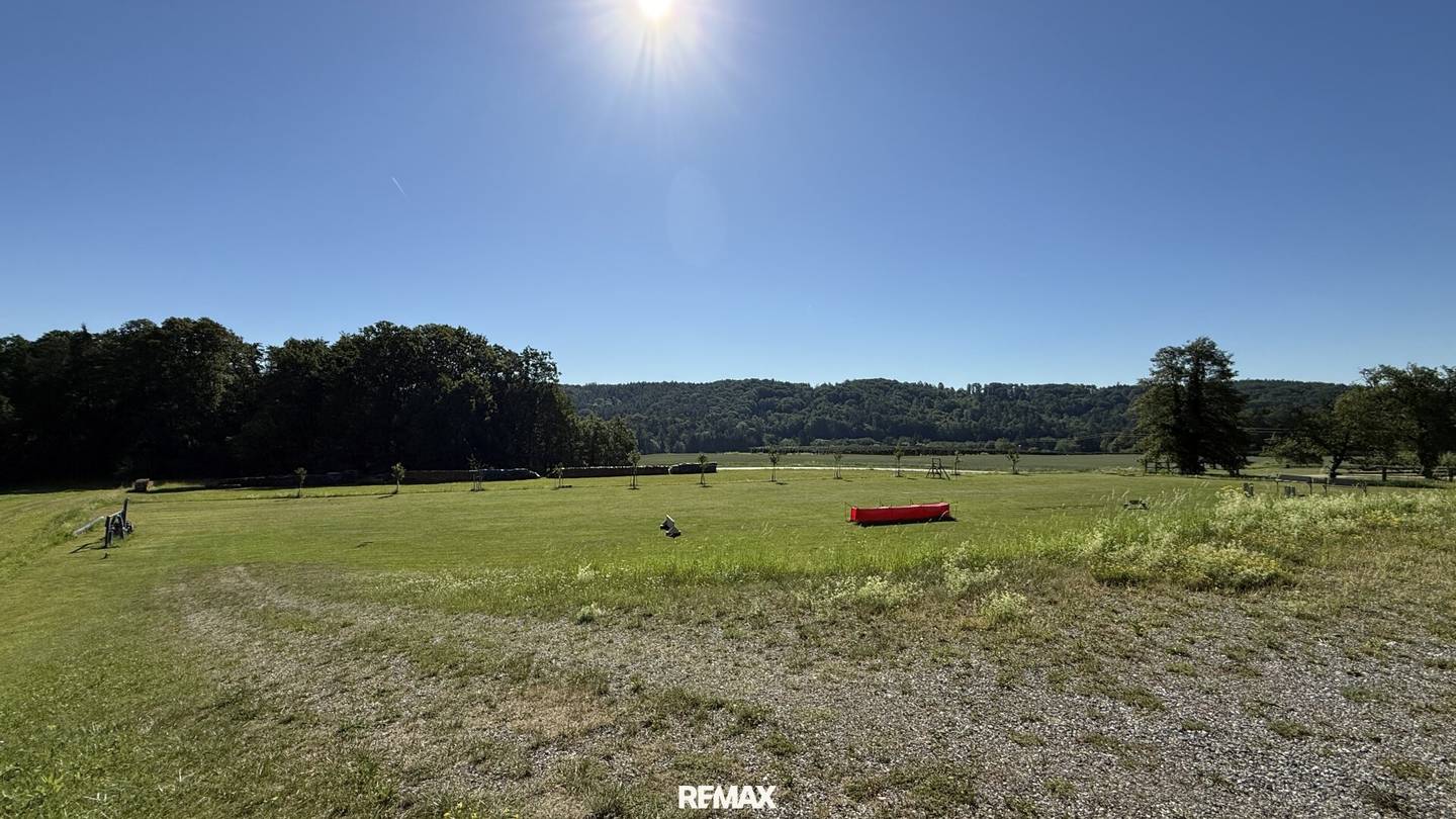 Sonniges Baugrundstück mit Fernblick in Alleinlage