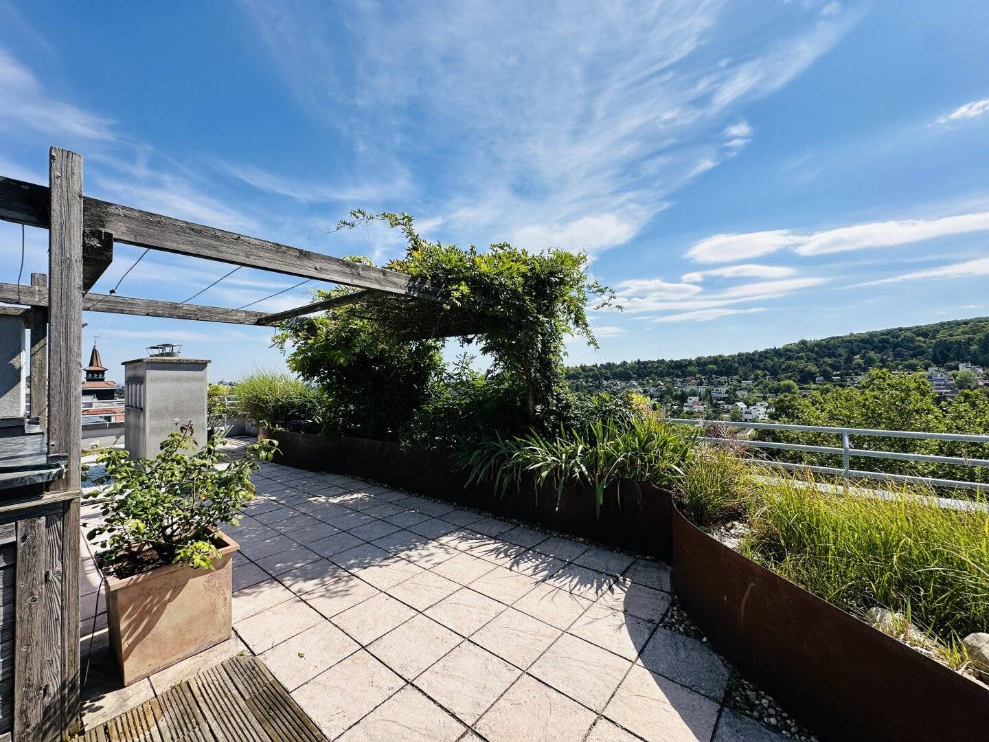 Dachgeschosswohnung mit großer Dachterrasse und Wienblick