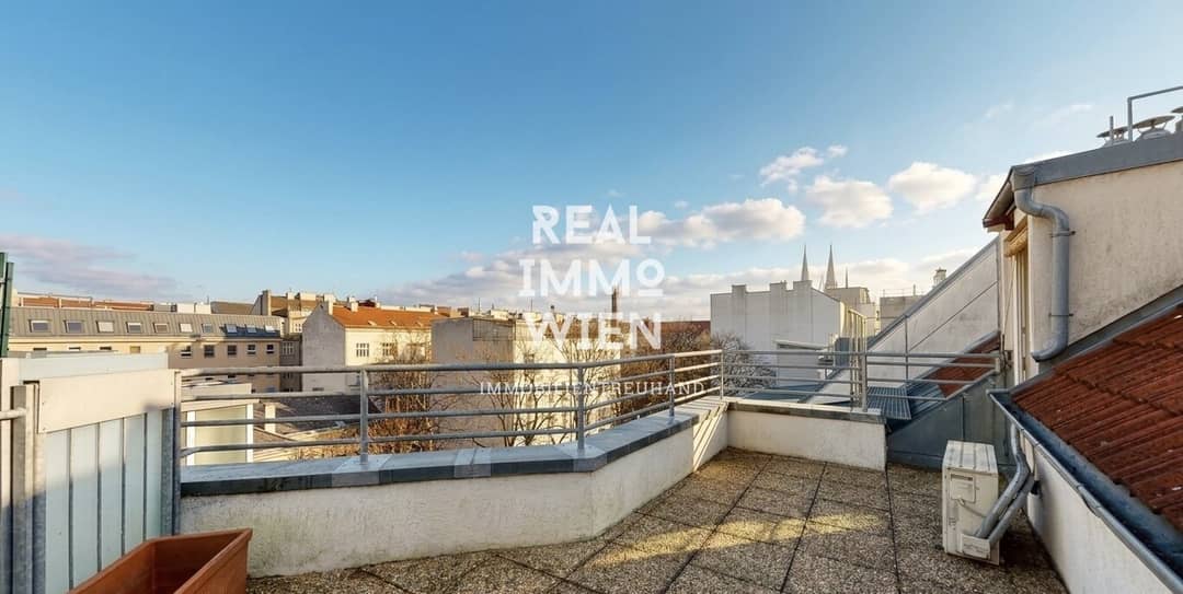 Helle Maisonettewohnung mit Terrasse und Stadtblick Nähe Schottentor