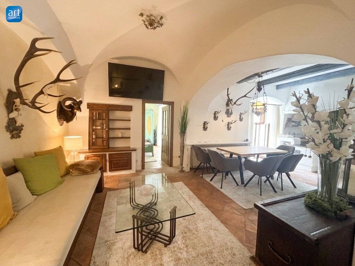 Exclusive living in Schloss Mondsee: tasteful 2 1/2 room apartment with underground parking space € 500,000.--