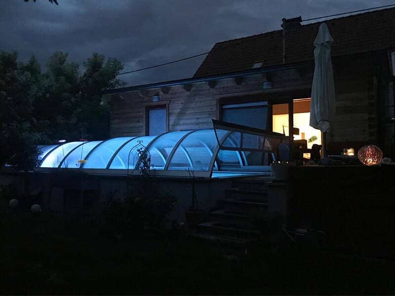 Modernisiertes Haus mit Pool und Garten in zentraler Lage