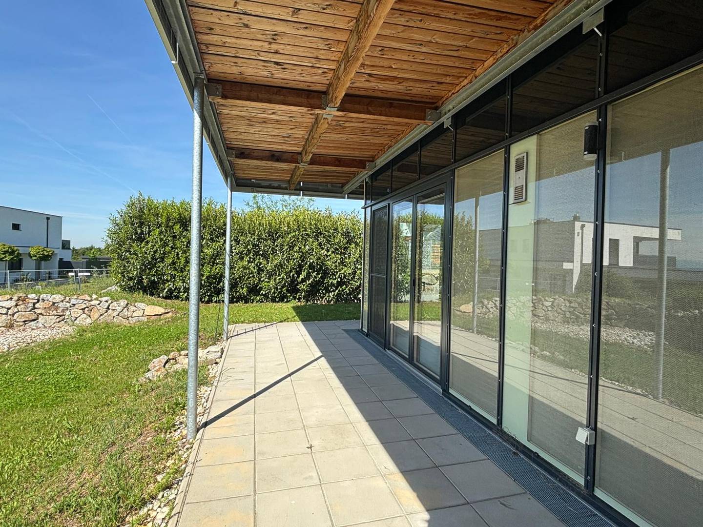 Modern Semi-Detached House with Garden and Terrace