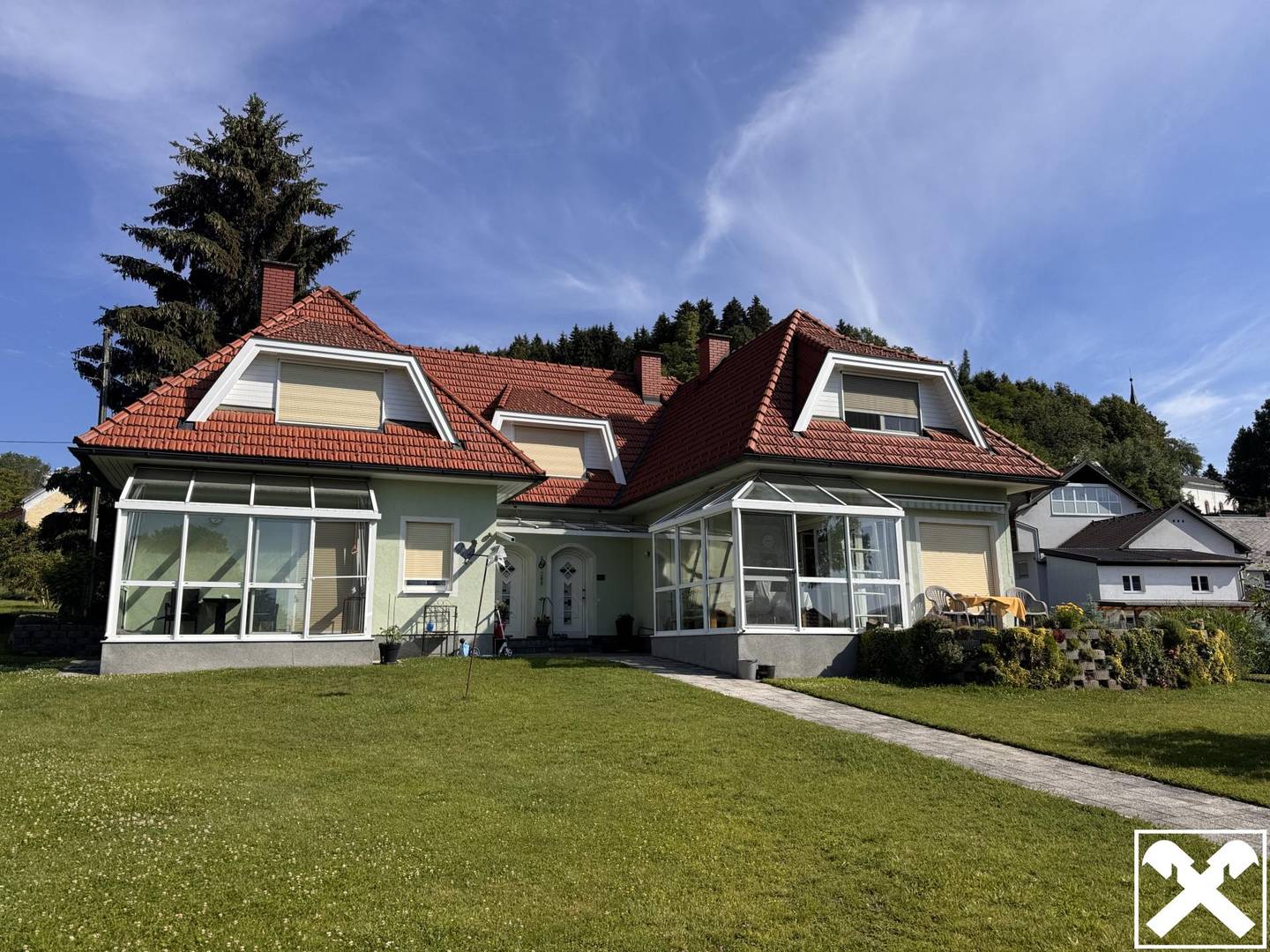 Großzügiges Haus mit Wintergarten und Garten in Feldkirchen
