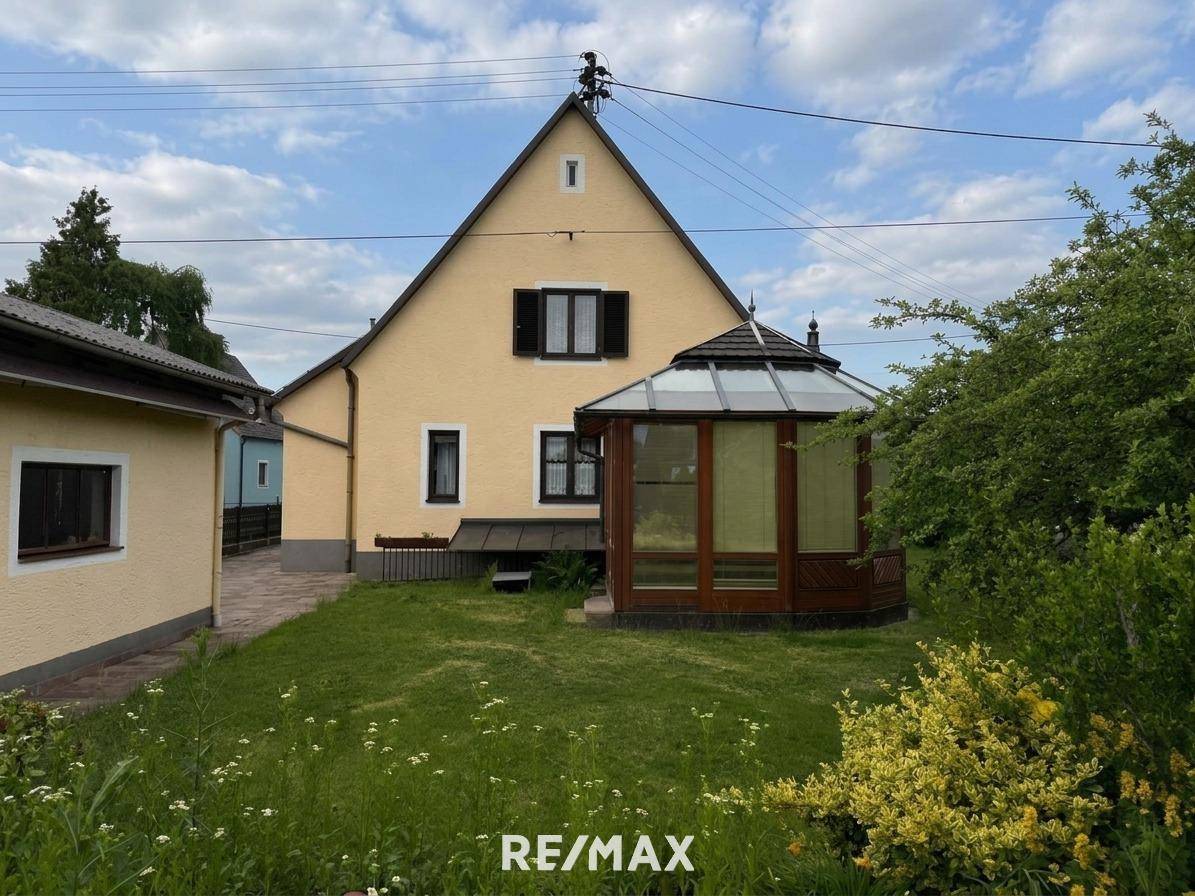 Einfamilienhaus mit Wintergarten und Garage in ruhiger Lage