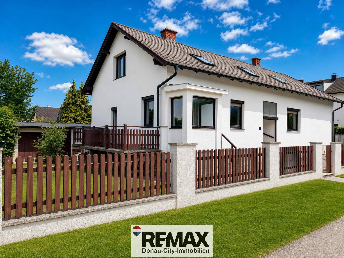Single family home with large garden and two entrances in Weigelsdorf