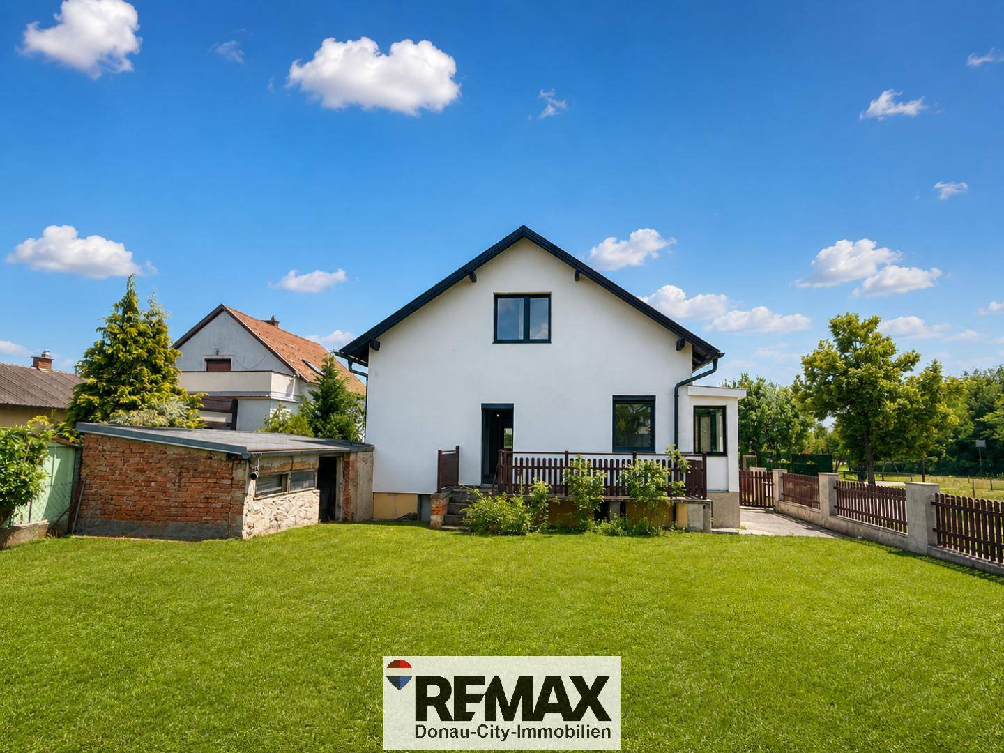 Single family home with large garden and two entrances in Weigelsdorf
