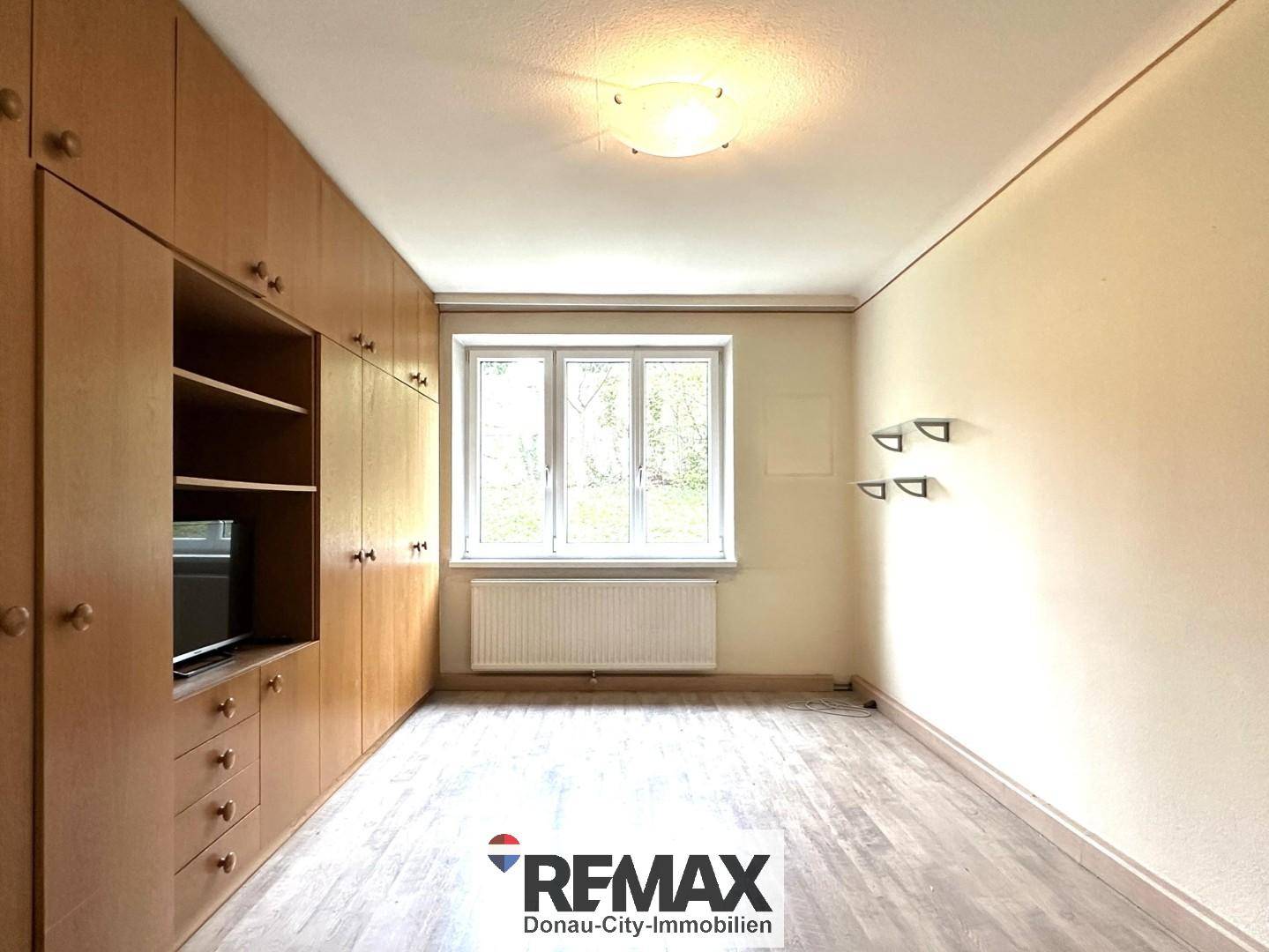 Apartment with unobstructed green views in a quiet hillside setting