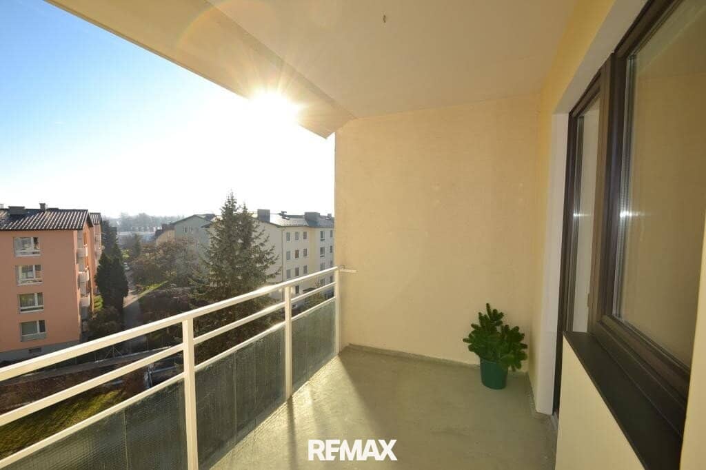 Sonnige Wohnung mit Loggia in zentraler Lage