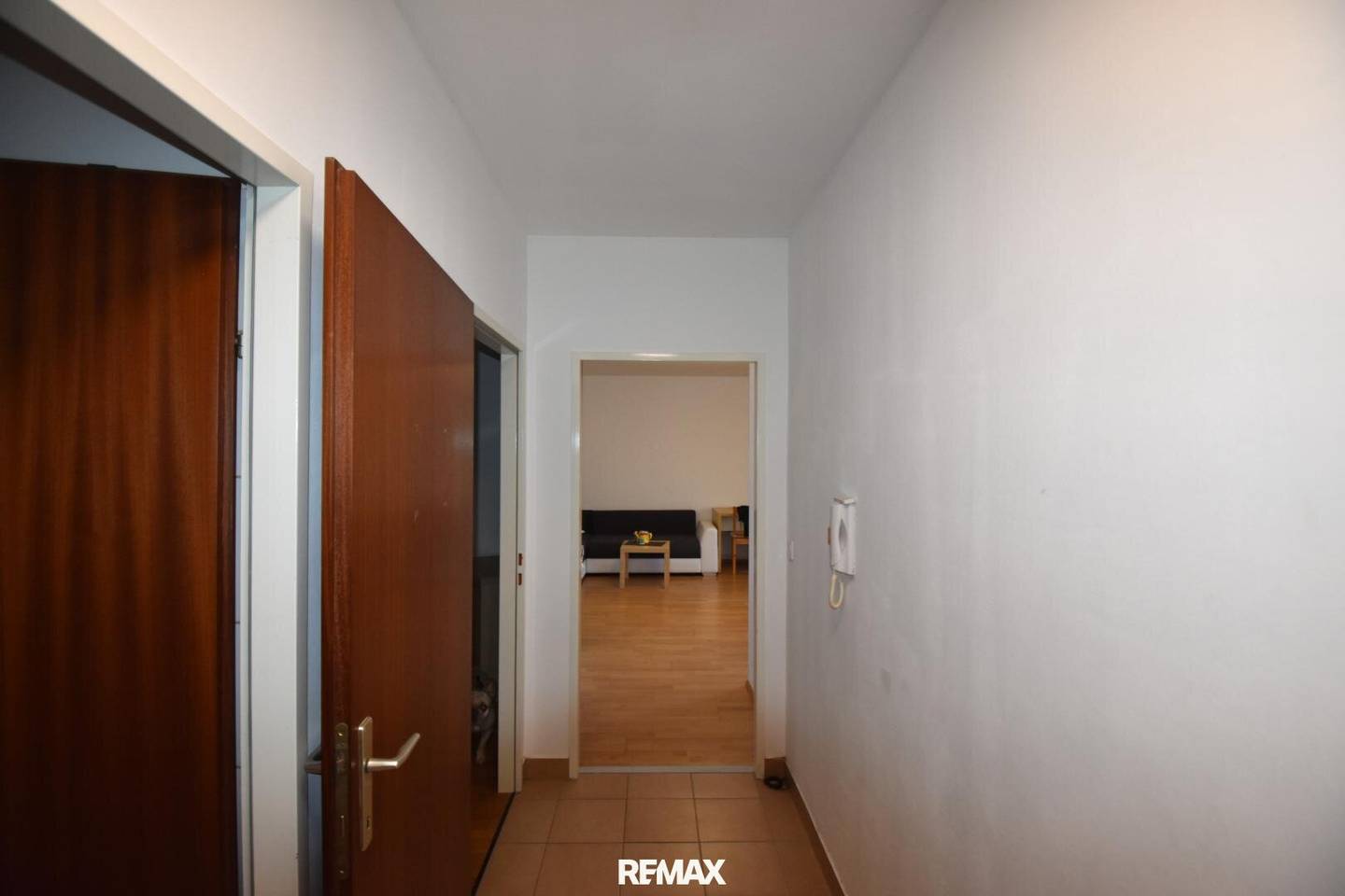 Sanierte Wohnung mit Loggia und Kellerabteil