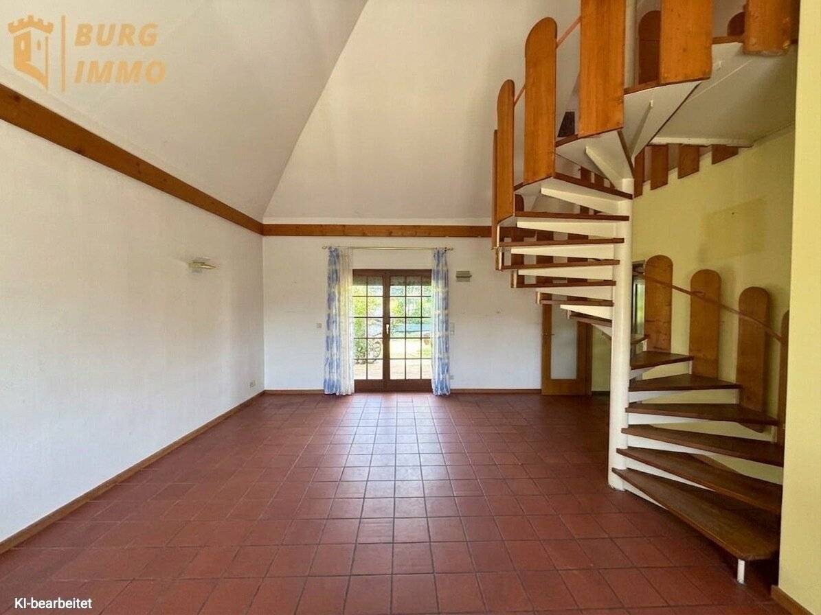 Family house with garden and pool in quiet location