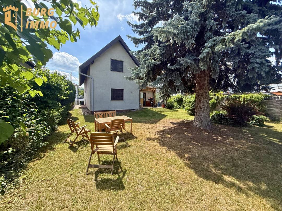 Einfamilienhaus mit Garten und Pool in ruhiger Lage