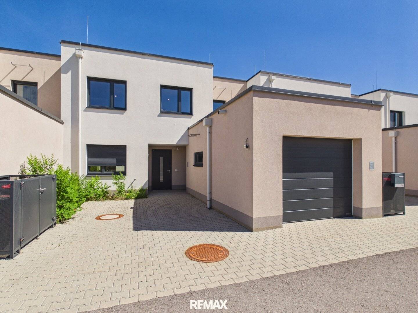 New build townhouse with garden and terrace