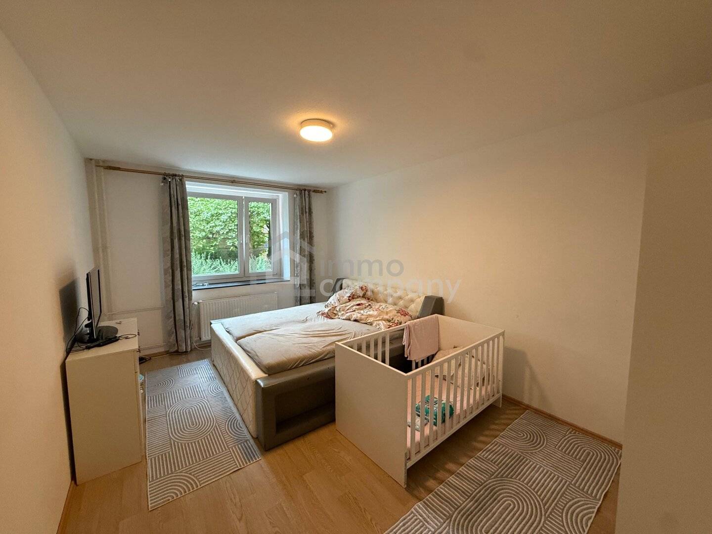 Helle Wohnung mit Parkett und separater Küche nahe Bahnhof